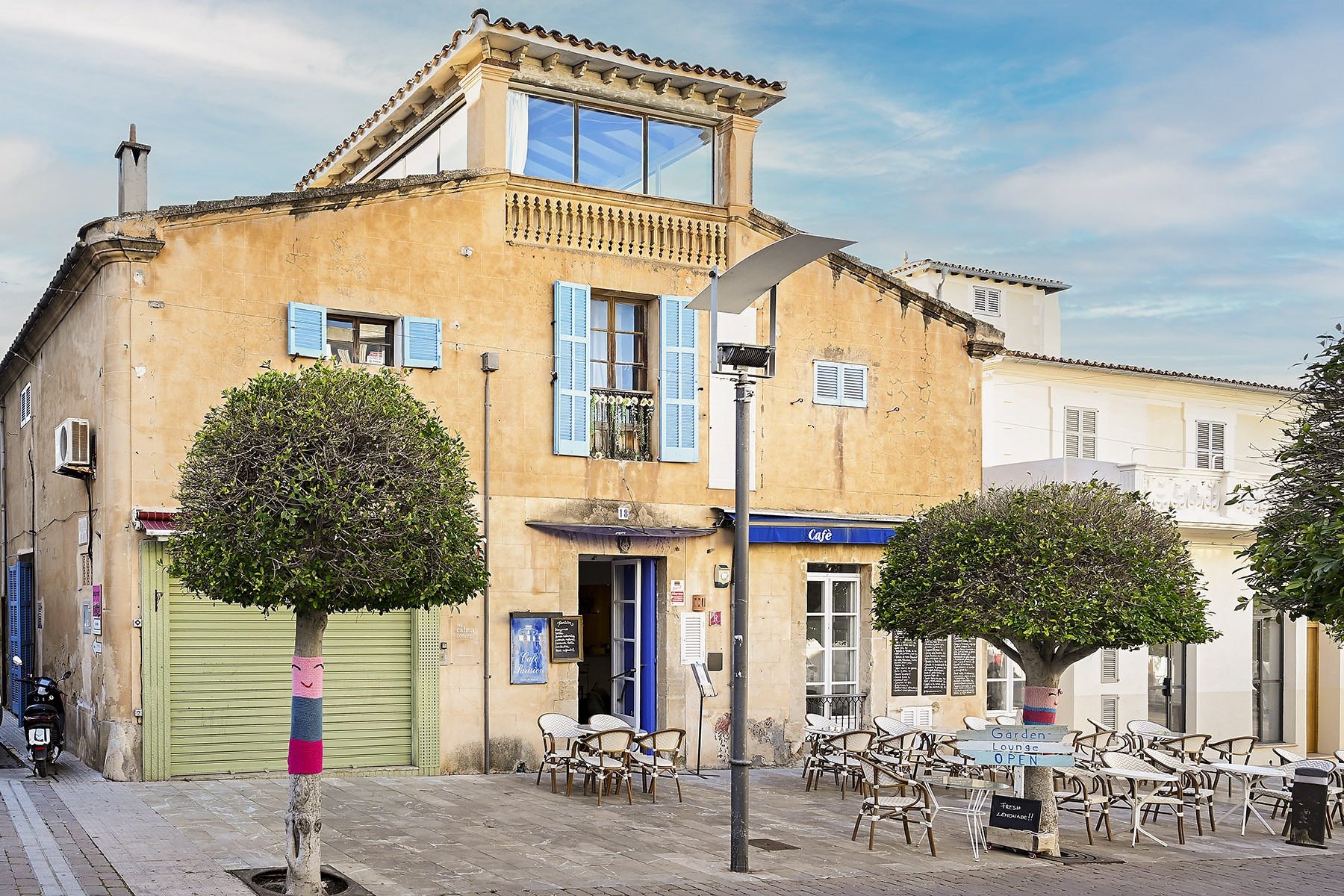 cafe-parisien-arta-garden-lounge-open